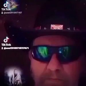 Meet your Posher, Wayne